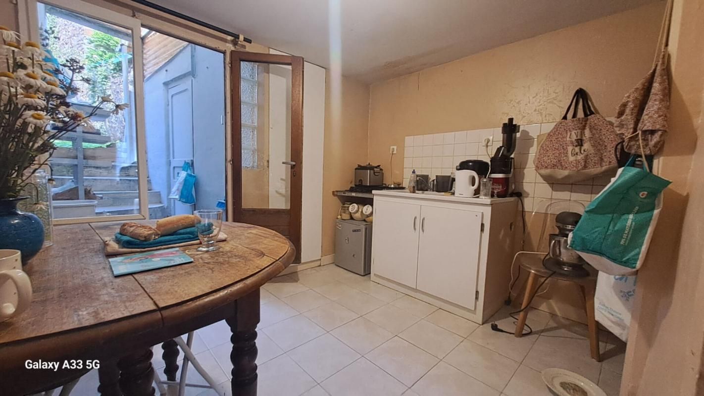 VILLAINES-LA-JUHEL Maison de ville avec dépendance - Idéal Investisseur 3