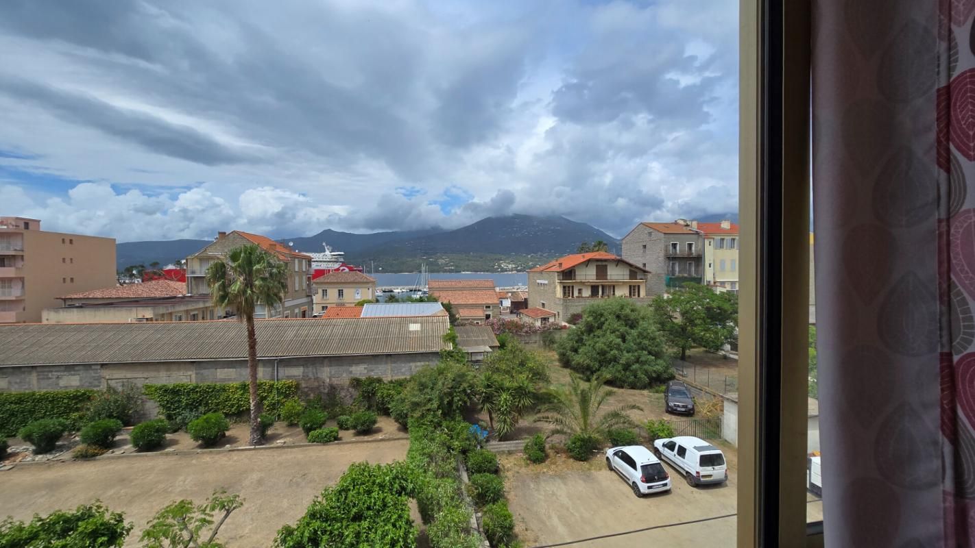 PROPRIANO Propriano hypercentre grand appartement 2 pièces 73.60 m2 loggia et balcon vue mer 3