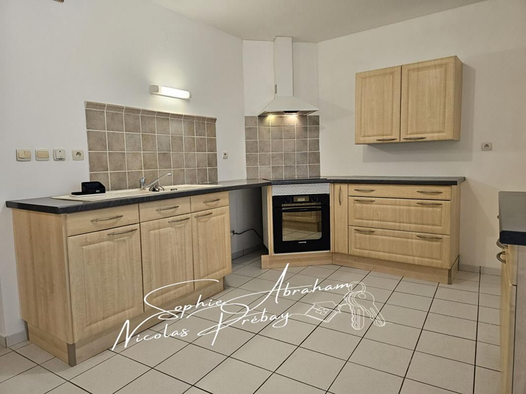 TOURY Appartement spacieux en centre ville de type F2 en centre ville 2