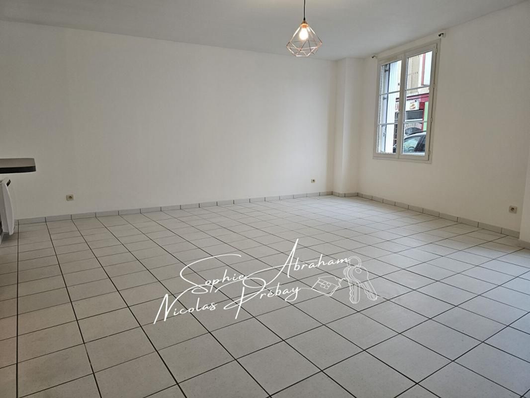 TOURY Appartement spacieux en centre ville de type F2 en centre ville 3