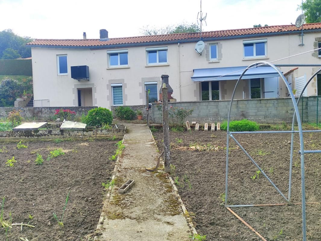 LES CHATELLIERS-CHATEAUMUR A VENDRE LES CHATELLIERS CHATEAUMUR / Maison de 115 m², 3 chambres 2
