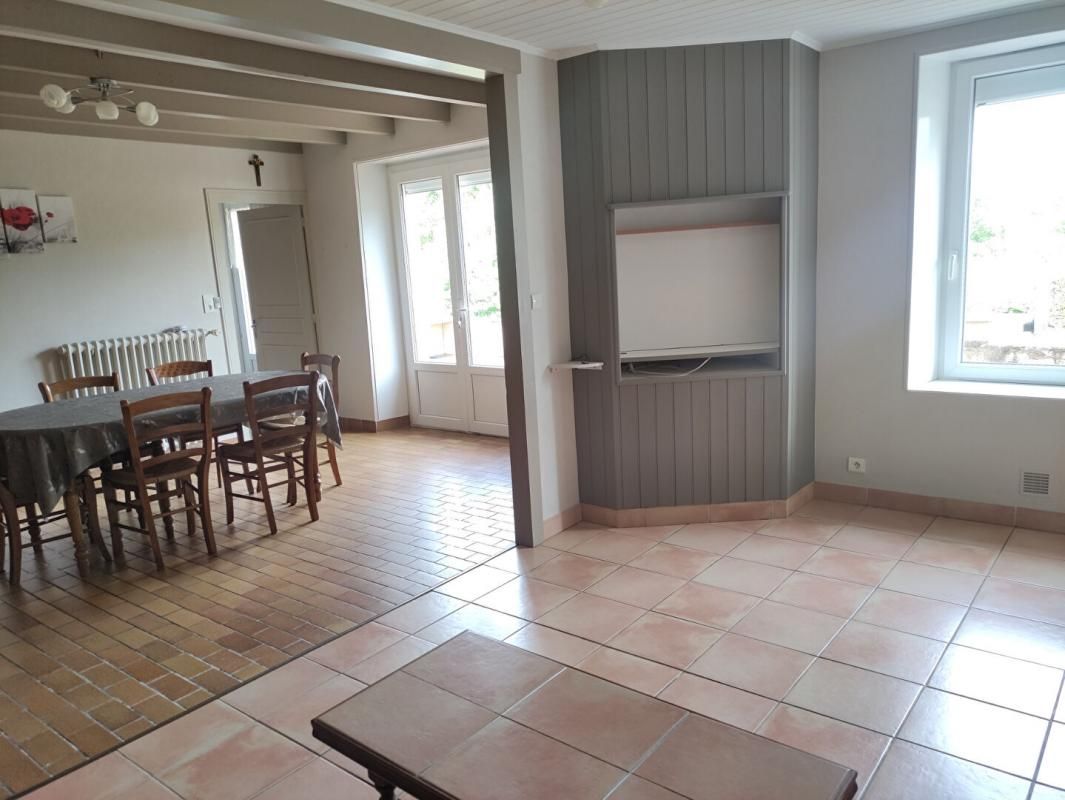 LES CHATELLIERS-CHATEAUMUR A VENDRE LES CHATELLIERS CHATEAUMUR / Maison de 115 m², 3 chambres 3