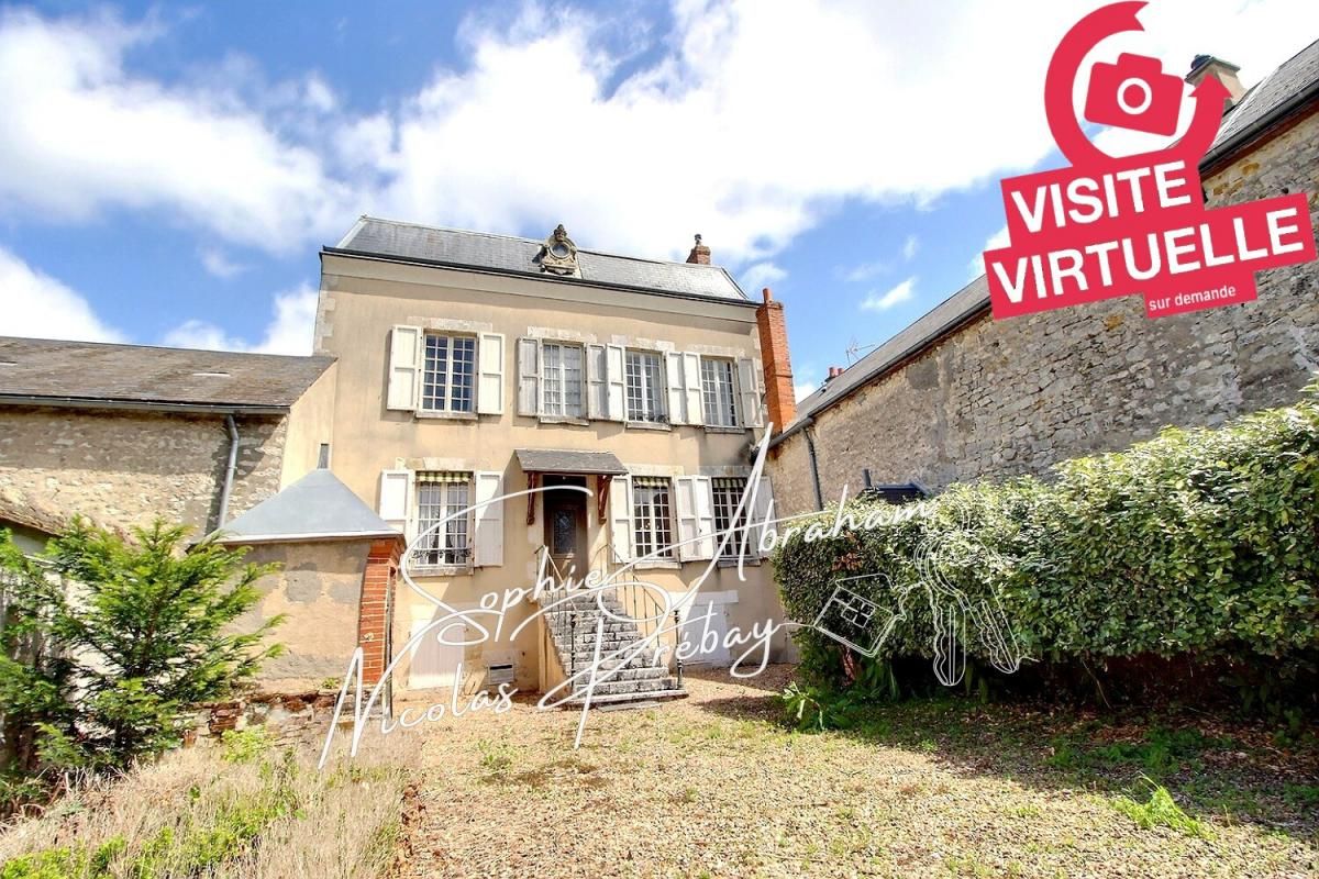 Maison bourgeoise avec sous-sol, jardin et parc boisé