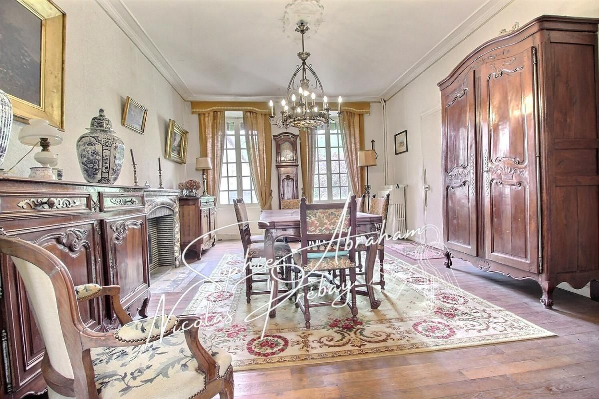 TOURY Maison bourgeoise avec sous-sol, jardin et parc boisé 2