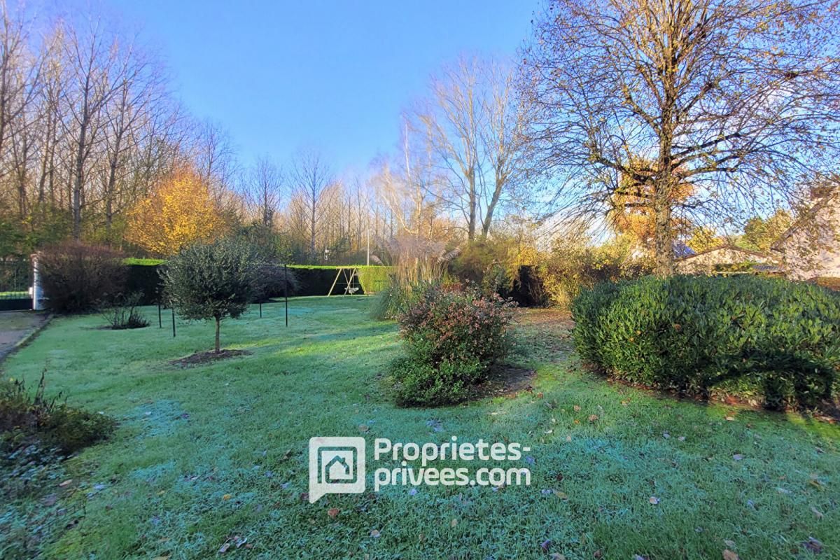 SAINT-MAURICE-MONTCOURONNE Maison familiale et sa dépendance 3