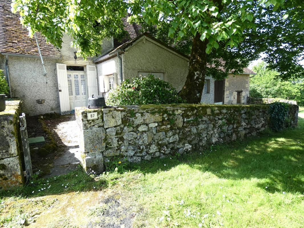 Maison 85m² habitables / 3 chambres / grange / terrain 877m²