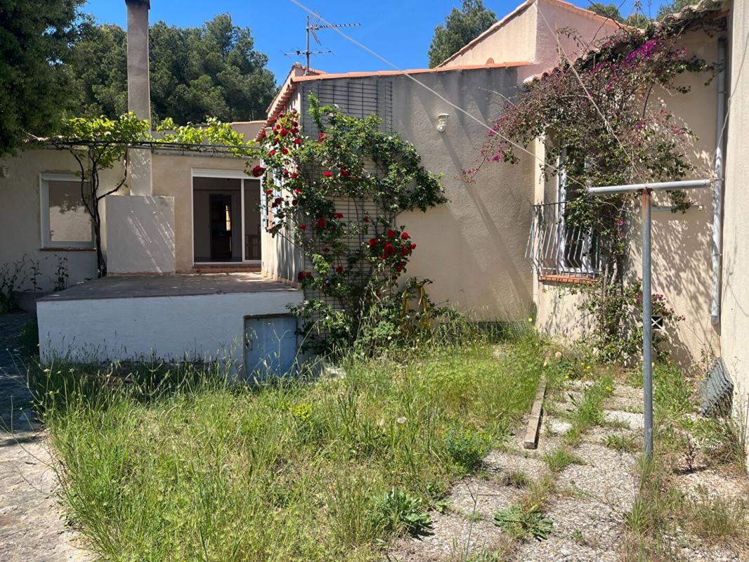MARTIGUES Maison individuelle  -Martigues  Escaillon -T4 100 m2 + Terrain  400M2 +  Terrasse +garage 2
