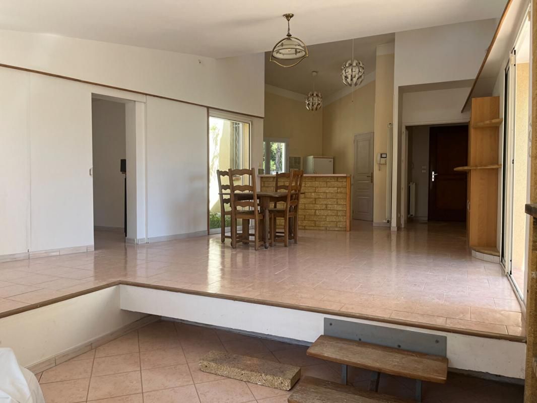 MARTIGUES Maison individuelle  -Martigues  Escaillon -T4 100 m2 + Terrain  400M2 +  Terrasse +garage 4