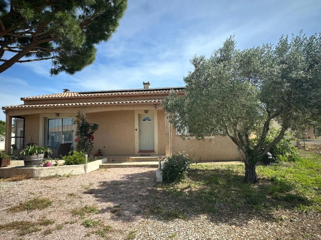 USCLAS-D'HERAULT Très belle villa avec un grand terrain et une belle piscine 1
