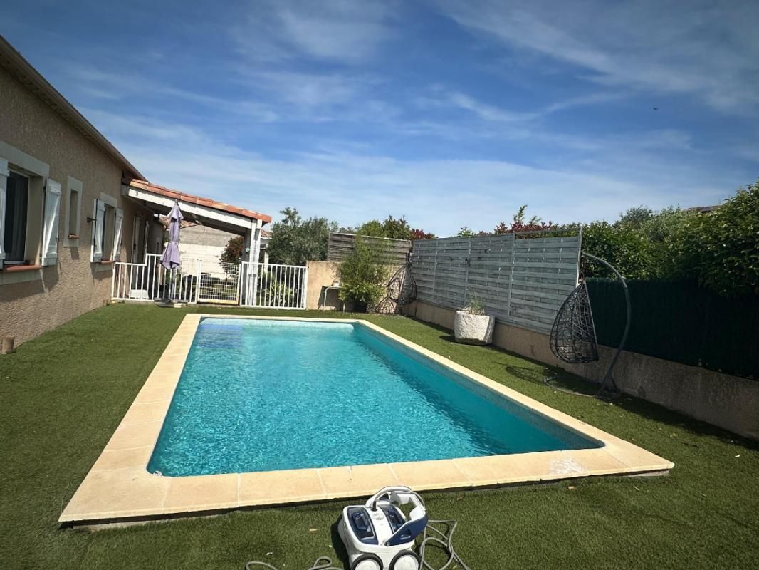 USCLAS-D'HERAULT Très belle villa avec un grand terrain et une belle piscine 2