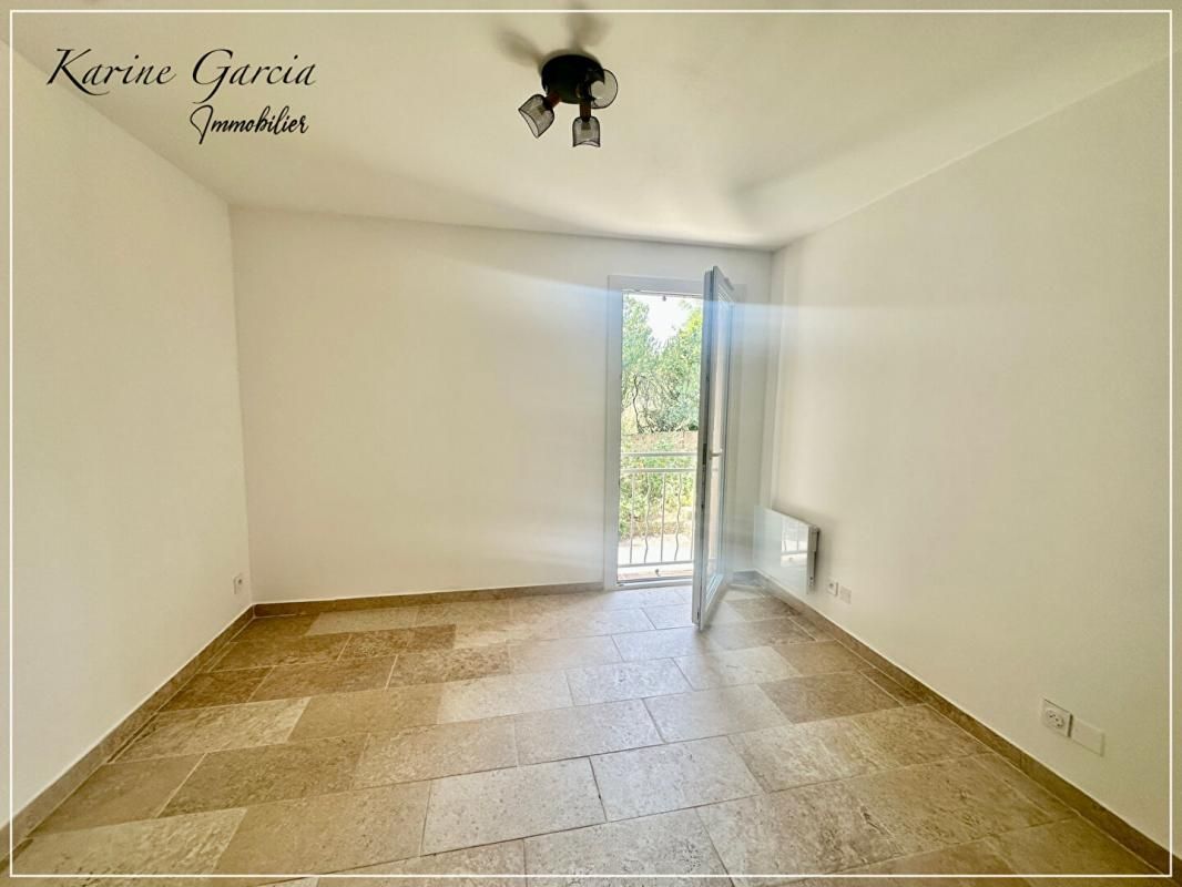 BANDOL 10 Minutes à pied du centre ville et des plages - Appartement Bandol 1 pièce(s) 17 m2 - Cave 7 M² - parking privatif 2