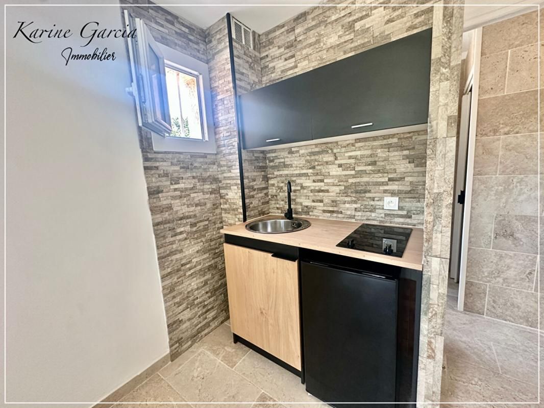 BANDOL 10 Minutes à pied du centre ville et des plages - Appartement Bandol 1 pièce(s) 17 m2 - Cave 7 M² - parking privatif 3
