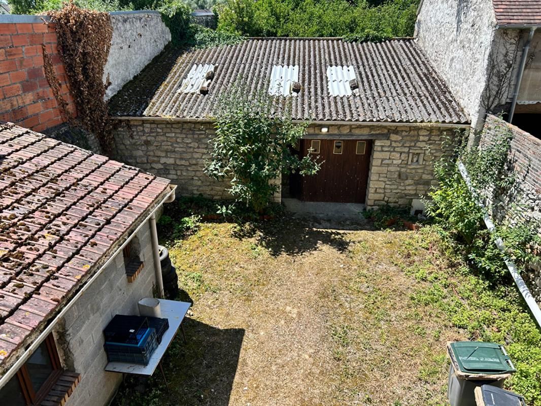 COMMENY Commeny. Maison à rénover 2