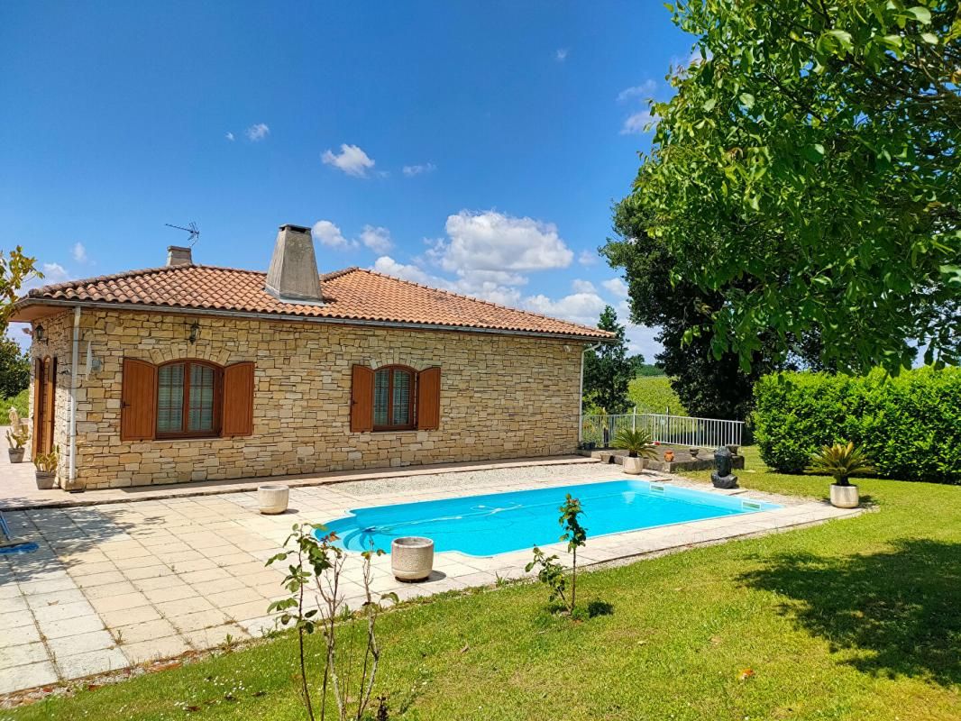 YVRAC PROPRIETE : MAISON 360 m² + GARAGE 110 m² + TERRAIN 5300 m² 2