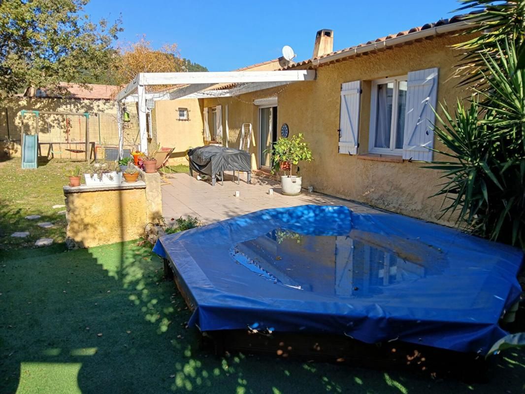 Villa 6 pièces 159.37 m2 avec appartement T3 - La Roquebrussanne