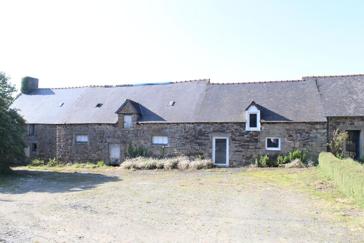 SAINT-BRANDAN Exclusivité ! Côtes d'Armor 22800 Saint-Brandan Corps de ferme/ Longère de plain-pied, 2 chambres, dépendances, grand terrain 2