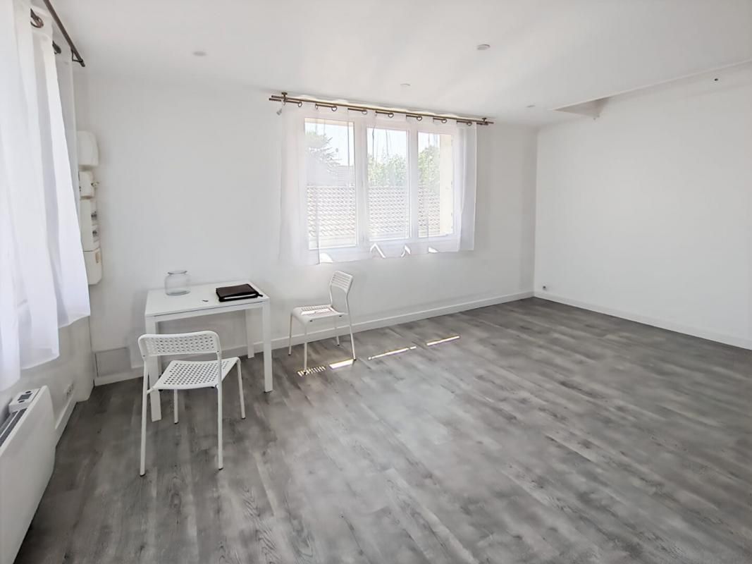 MENUCOURT Location Meublée : Appartement 2 Pièces avec Jardin 4