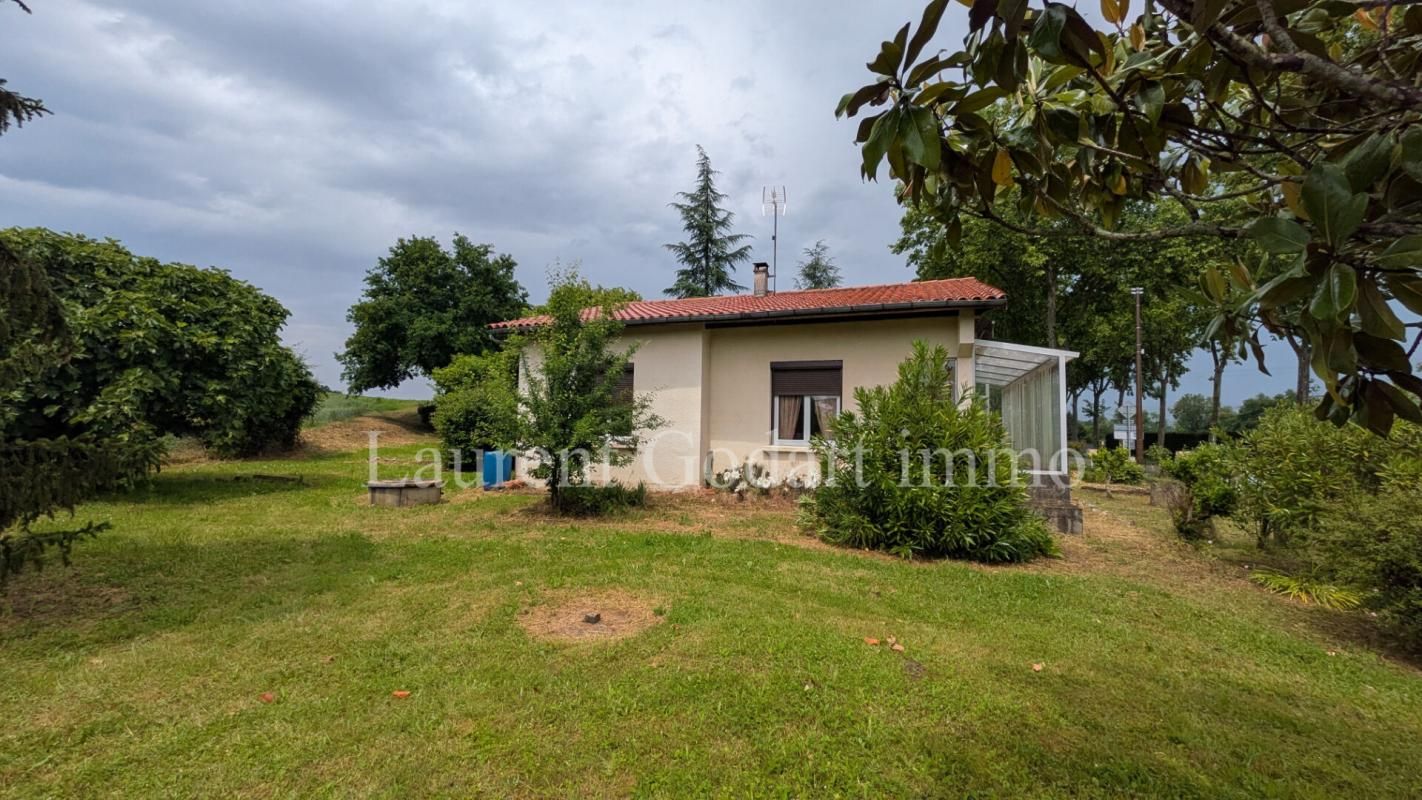 Maison 4 pièces de plain pied avec véranda, garage et puits