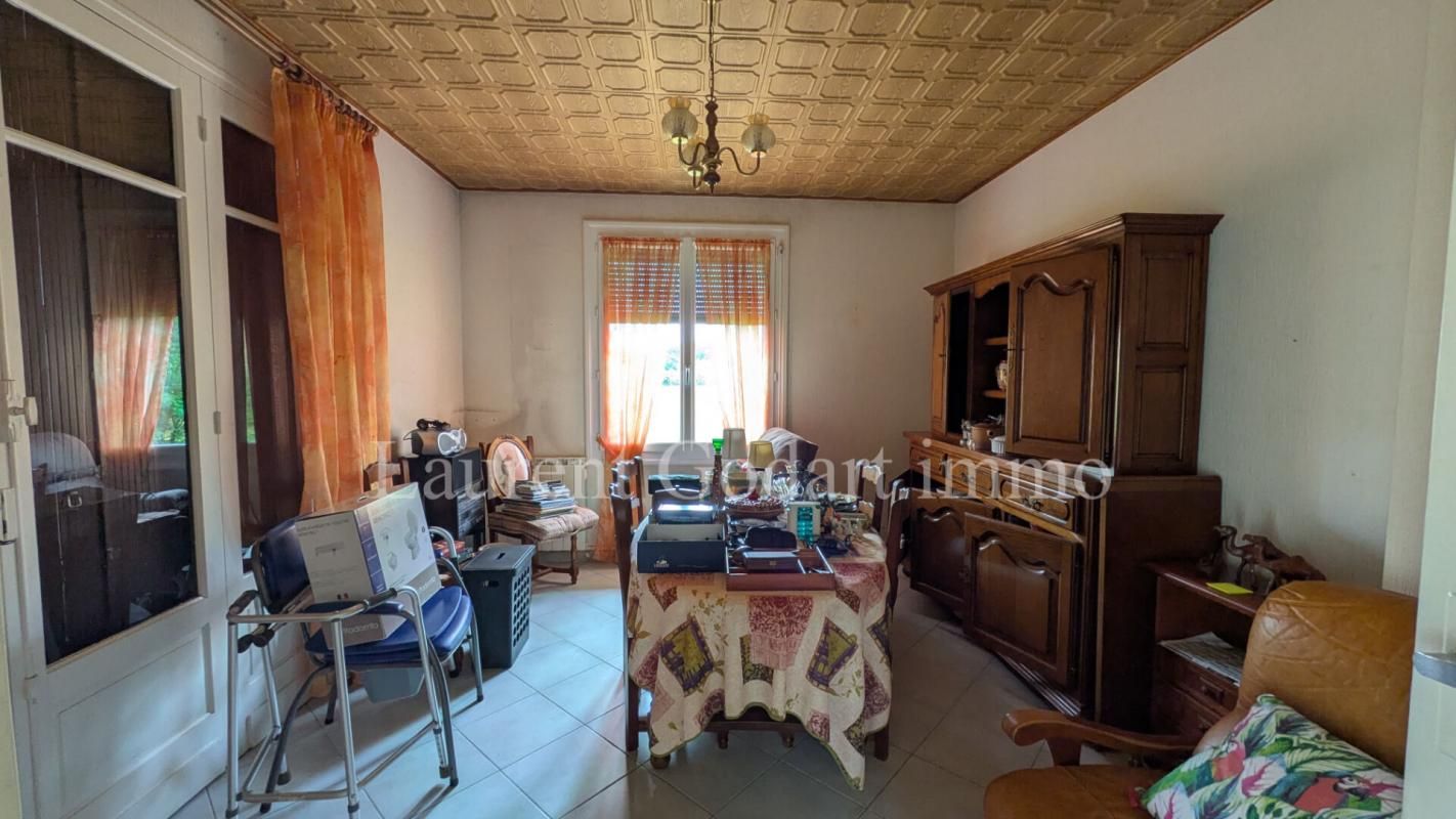 SEYCHES Maison 4 pièces de plain pied avec véranda, garage et puits 2