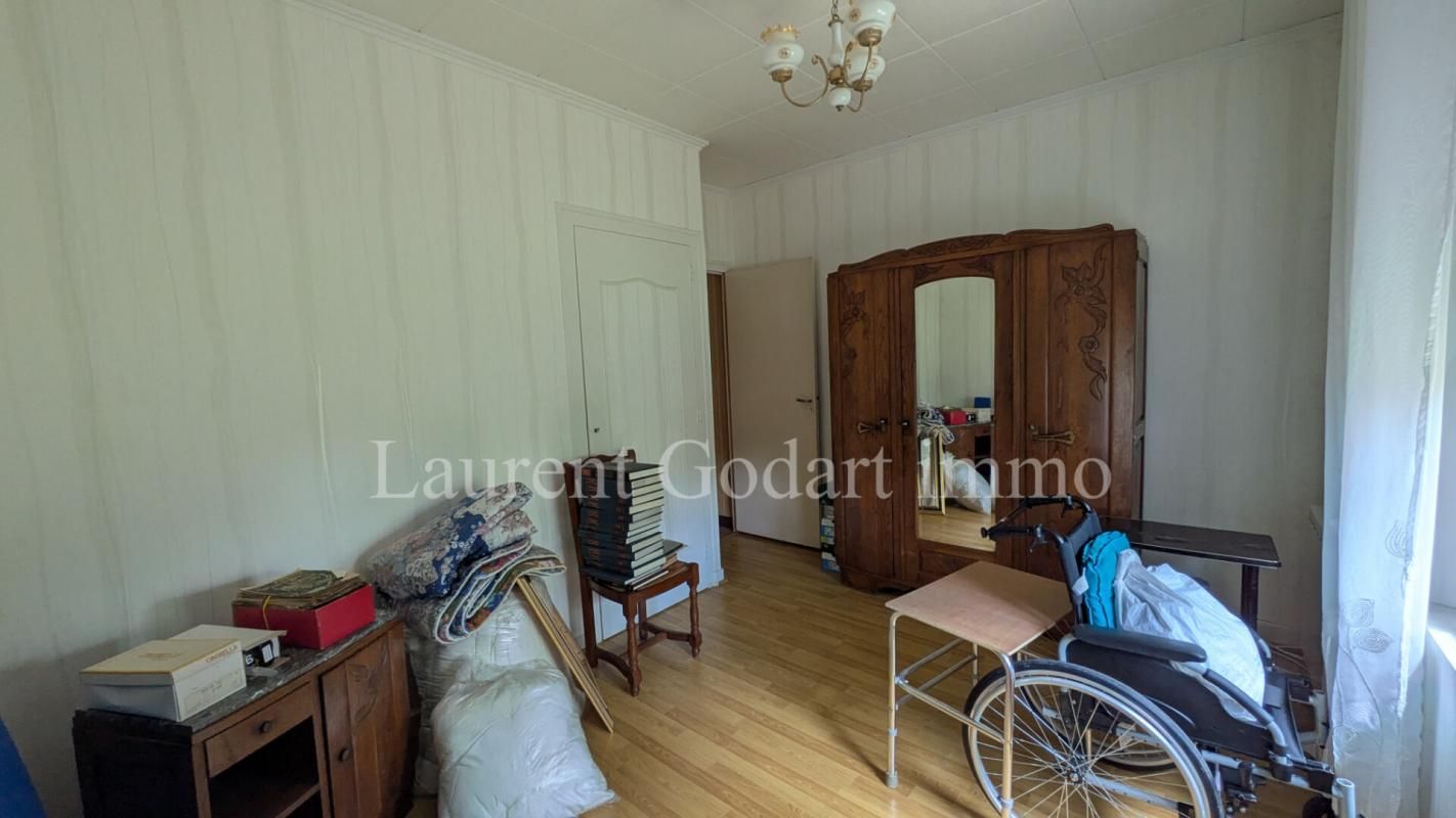 SEYCHES Maison 4 pièces de plain pied avec véranda, garage et puits 4