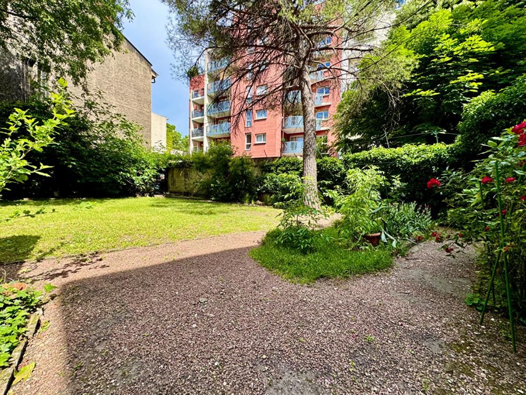 Maison Villeurbanne 6 pièces 200 m2 sur 490 de terrain