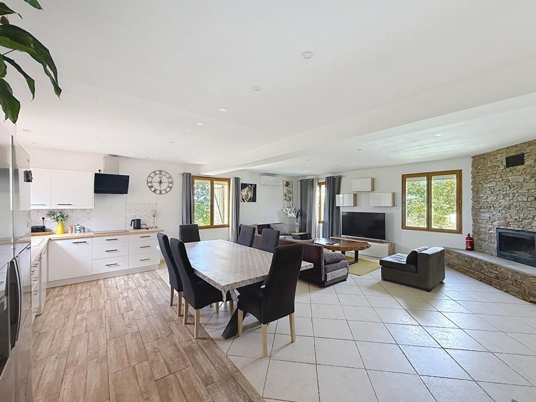 ROCBARON Rocbaron! Propriété de 178m2 sur terrain de 2289 m2 2