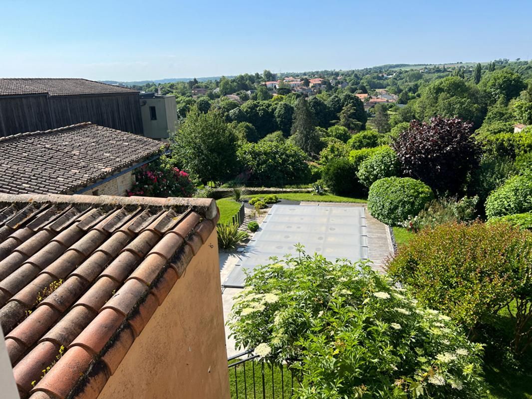 SAINT-MAIXENT-L'ECOLE Maison Saint Maixent L Ecole 6 pièce(s) 190 m2 2