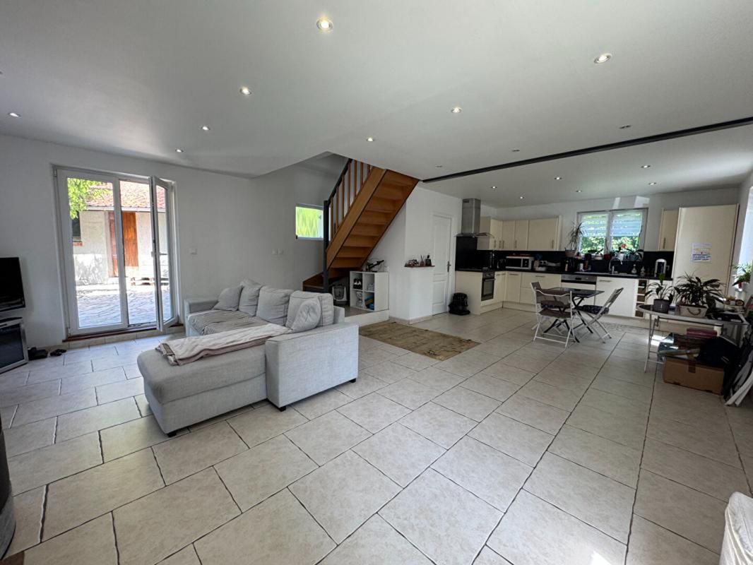 CREPY-EN-VALOIS Maison Crepy En Valois 7 pièce(s) 120m2 1