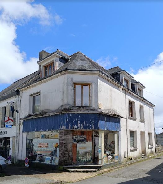 29390 Scaër maison de bourg avec boutique exploitable, travaux à prévoir