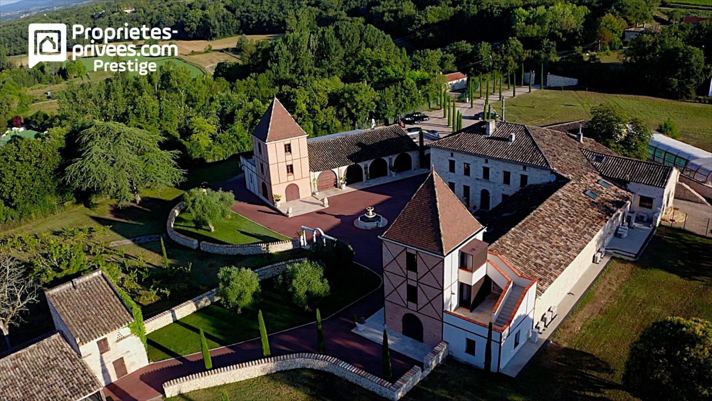 Ancien manoir du 19 ème siècle - 20 pièces- 10 chambres- Parc arobré 4,9 hectares - 81 TARN - à 69 Kms de TOULOUSE)
