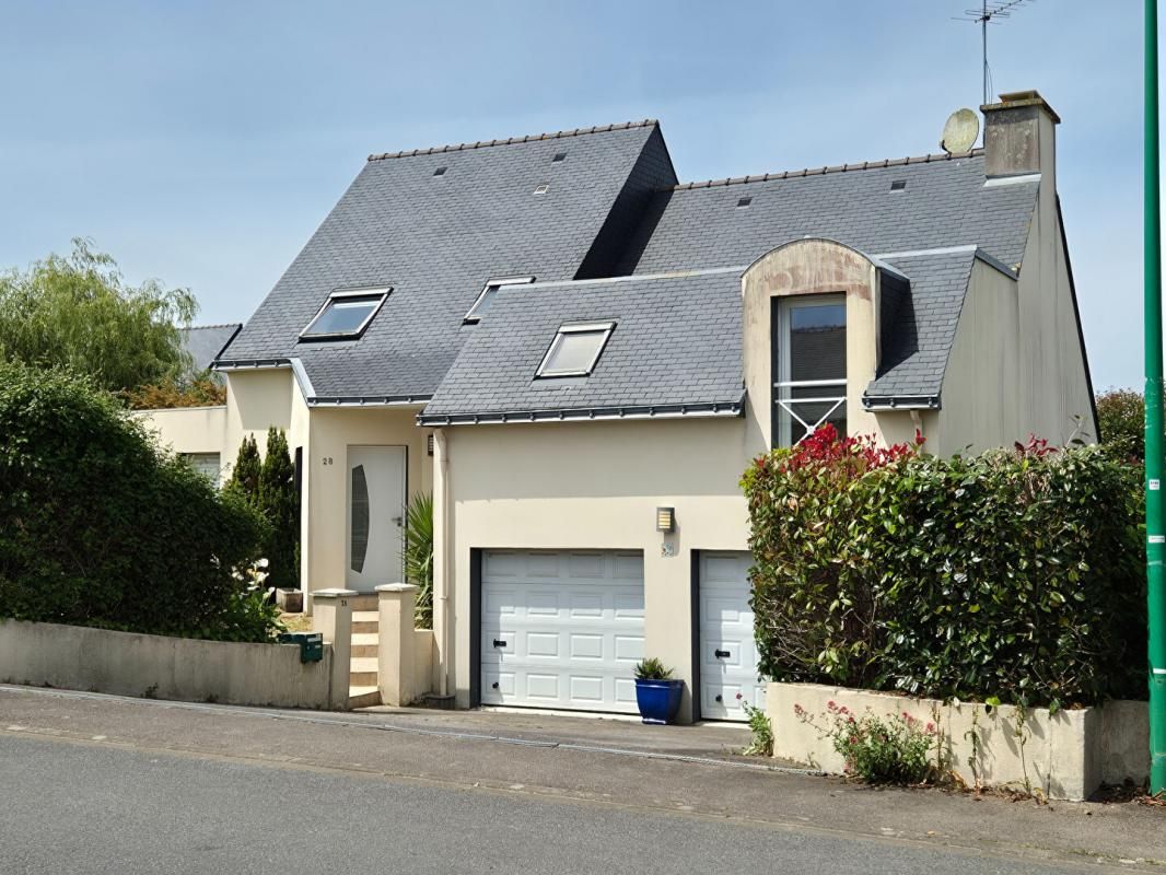 LANESTER TRES BELLE MAISON ARCHITECTURALE de 180 m2 - 7 pièces- dans le Morbihan ? (10 min de Lorient ? 5 min de Lanester) 1