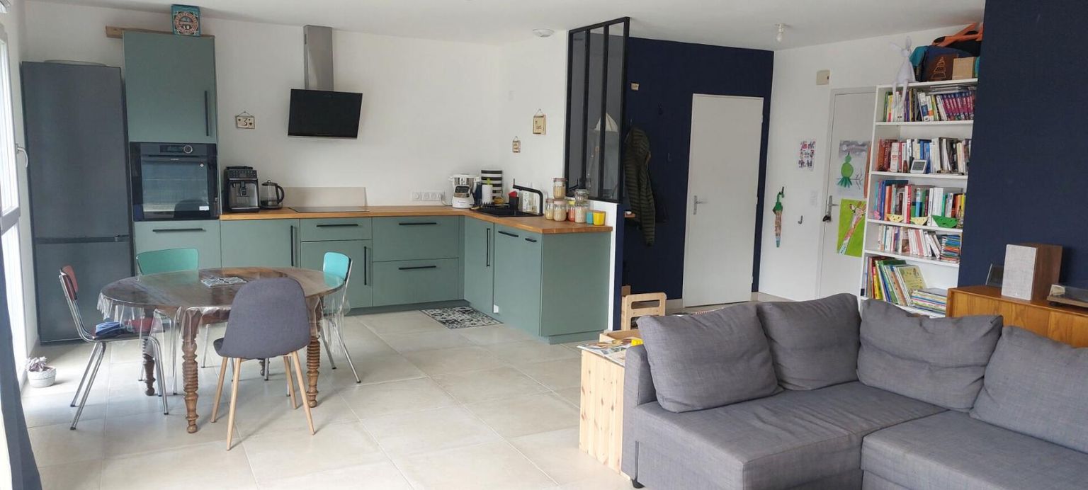 PIERREVERT EXCLUSIVITE ,PIERREVERT, BEL APPARTEMENT T4 RECENT de 86 m² avec grande TERRASSE et parkings privés 2