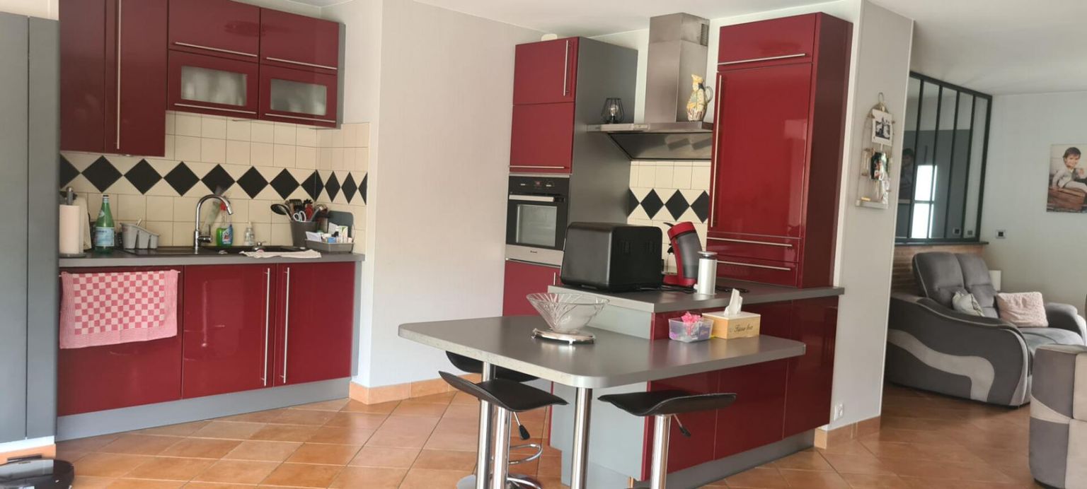 GORGES Maison Gorges 6 P . 3 Chs . 1 Véranda . 1 Studio . 159.50 M² . T 1134 M² 2