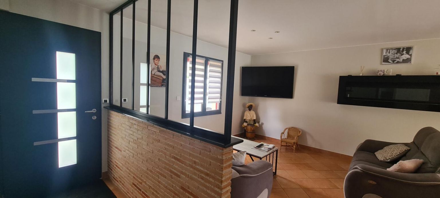 GORGES Maison Gorges 6 P . 3 Chs . 1 Véranda . 1 Studio . 159.50 M² . T 1134 M² 4