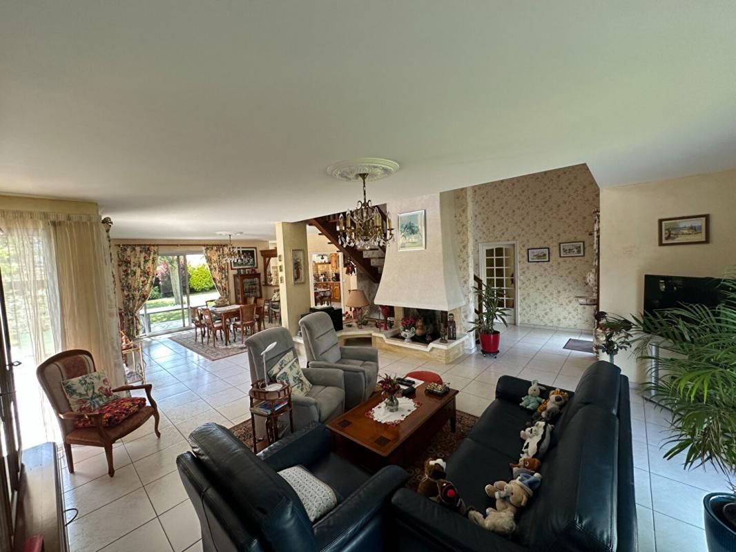 SAINTE-LUCE-SUR-LOIRE Maison 6 pièce(s) 203 m2 2