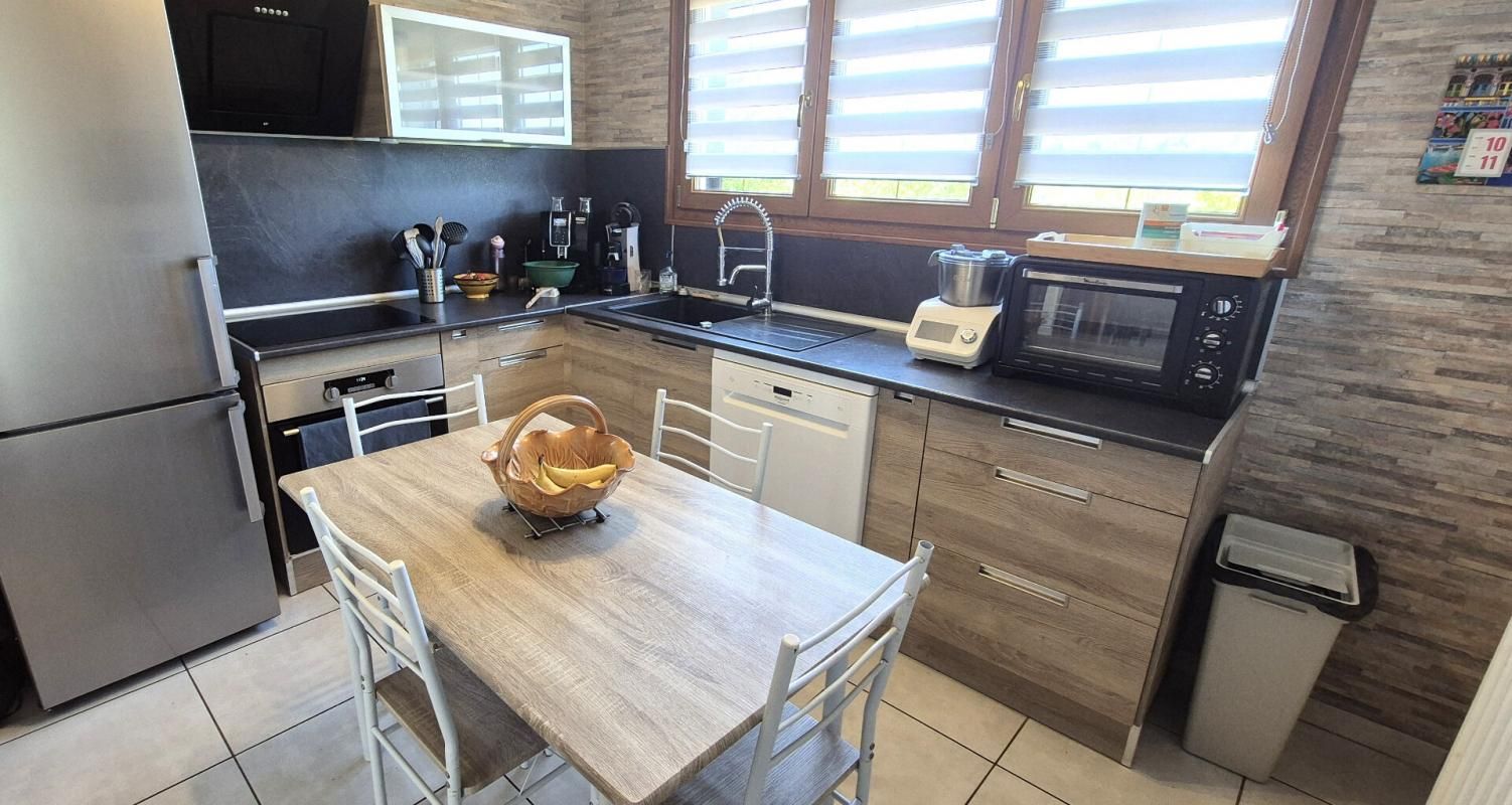 SAINT-DIZIER Belle Maison Individuelle ou Pavillon sur Sous-sol aménagé de 97 m² à Rafraîchir avec Cours, Garage, Atelier, Cave, Terrasses et Terrain Clos et Arboré de 700 m² 3