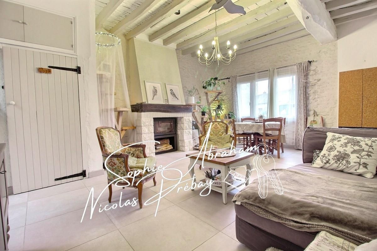 ANGERVILLE Charmante maison en pierres avec garage et cour 3