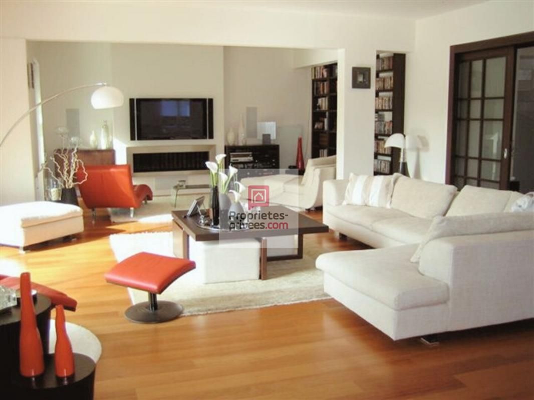 LE VESINET Maison Le Vesinet 220 m2 habitables (291 m2 utiles) sur terrain de 890 m2 3