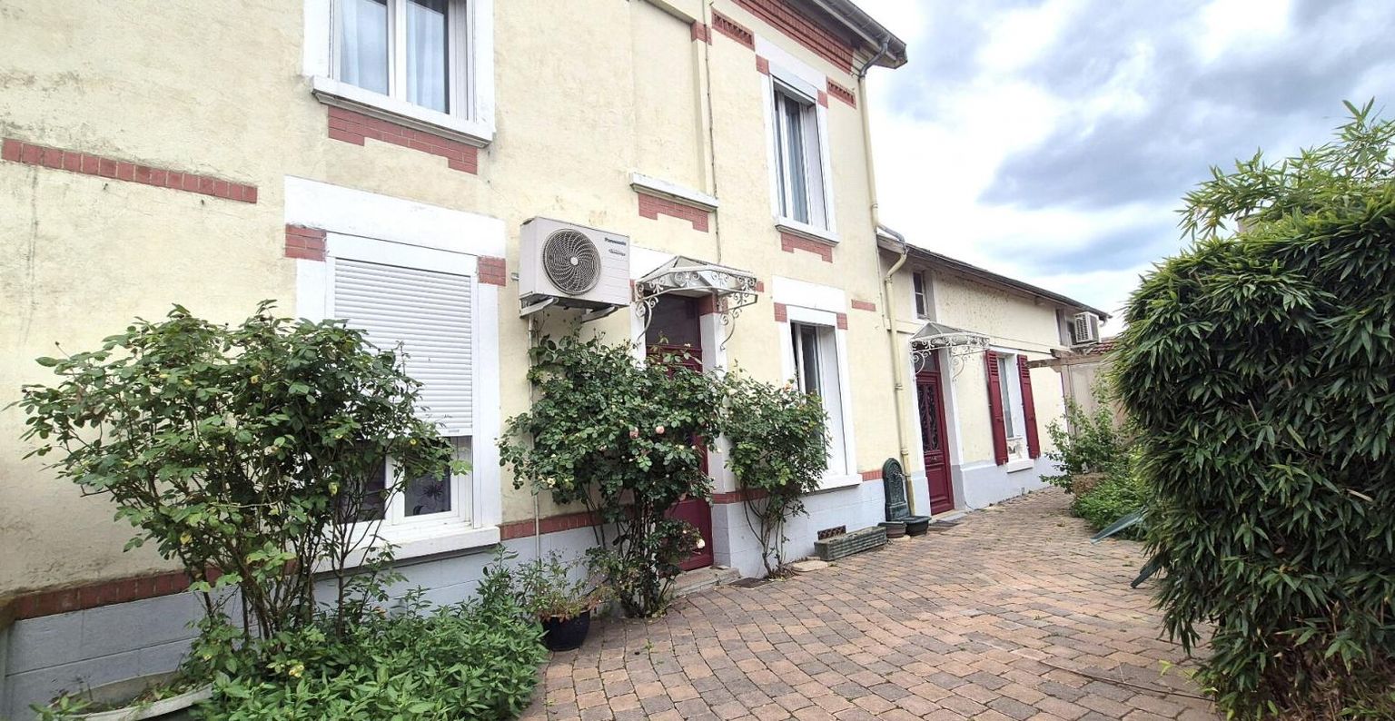 SAINT-DIZIER Belle Maison de Ville à Rafraîchir et Remettre à votre Goût et Style de Vie de 132 m² avec sa grande Cour sécurisée, Terrasse, Dépendances et Terrain clos et arboré de 215 m² 1