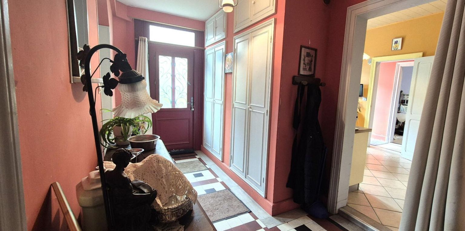 SAINT-DIZIER Belle Maison de Ville à Rafraîchir et Remettre à votre Goût et Style de Vie de 132 m² avec sa grande Cour sécurisée, Terrasse, Dépendances et Terrain clos et arboré de 215 m² 2