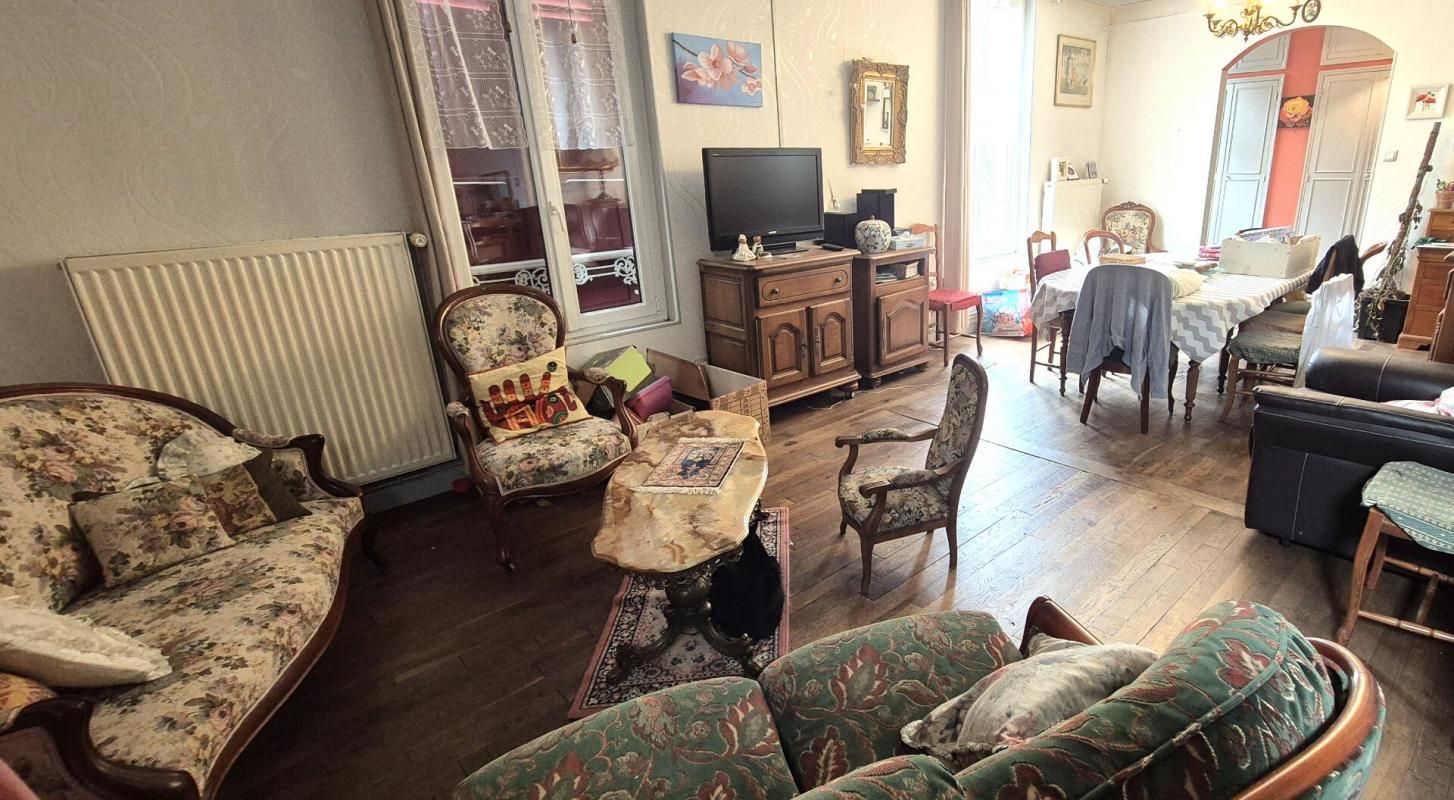 SAINT-DIZIER Belle Maison de Ville à Rafraîchir et Remettre à votre Goût et Style de Vie de 132 m² avec sa grande Cour sécurisée, Terrasse, Dépendances et Terrain clos et arboré de 215 m² 4