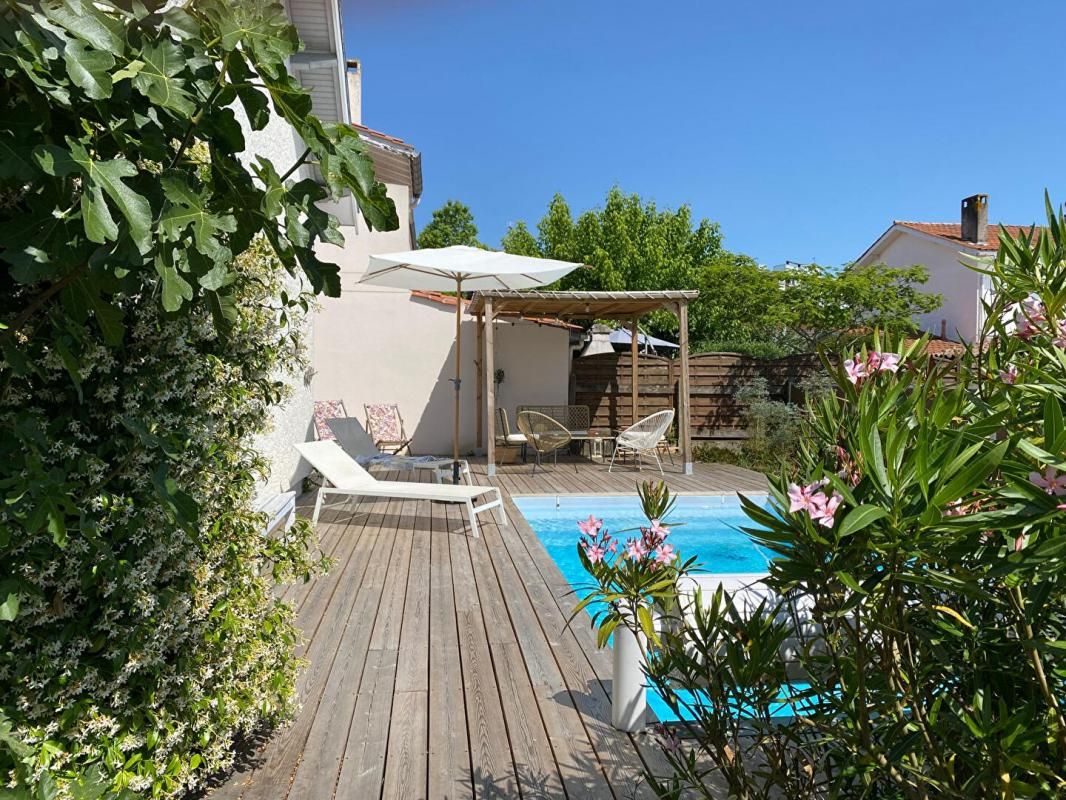 Merignac Maison Familiale avec 4 chambres, jardin arboré, piscine chauffée et garage