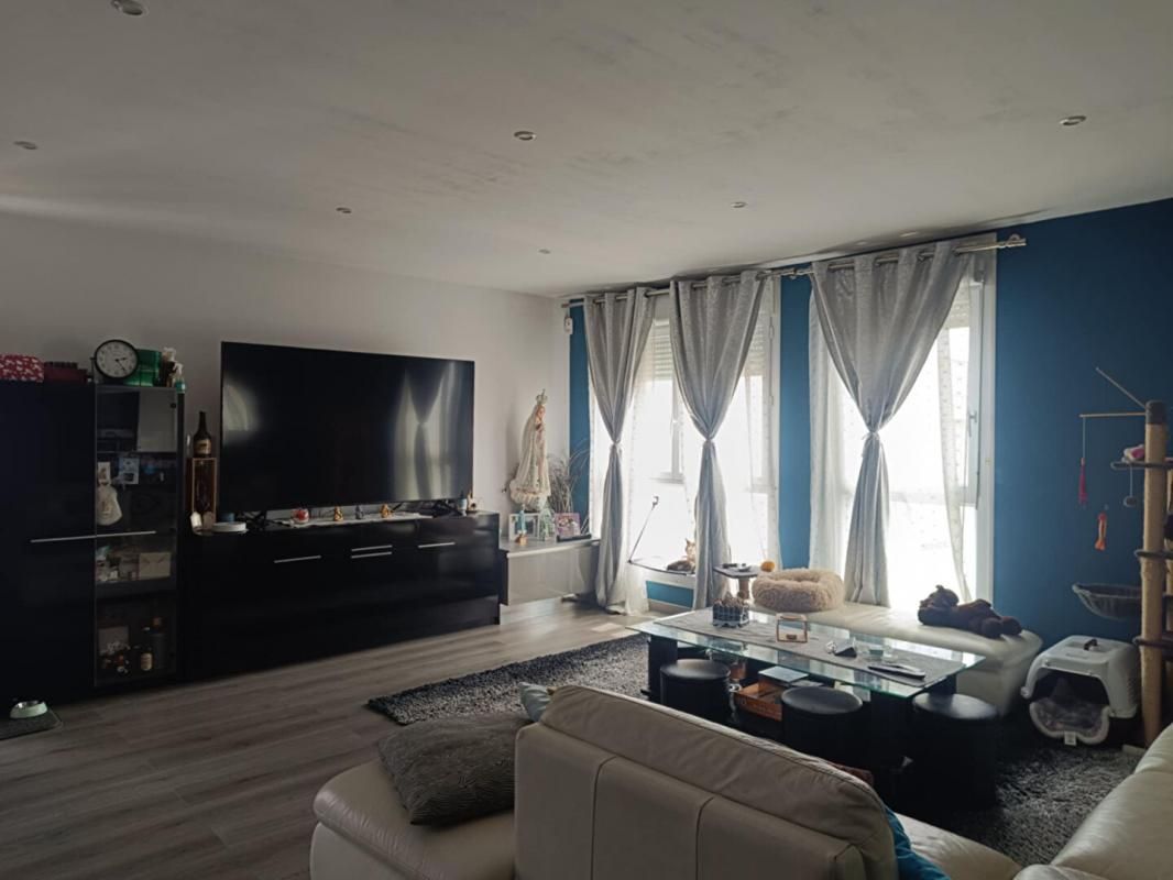 PORT-DE-BOUC Appartement Port De Bouc 4 pièce(s) 88 m2 ET place de parking 3