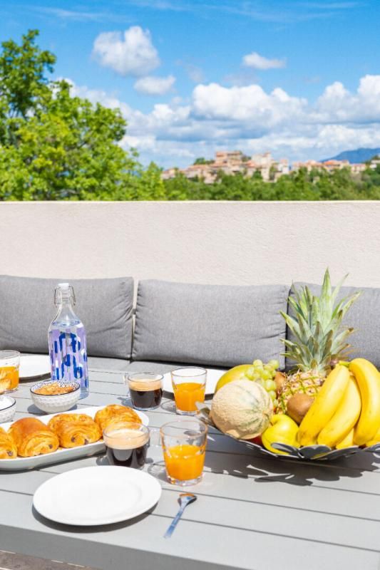 MIMET Villa Mimet 8 pièces 210 m2 - 950 000 2