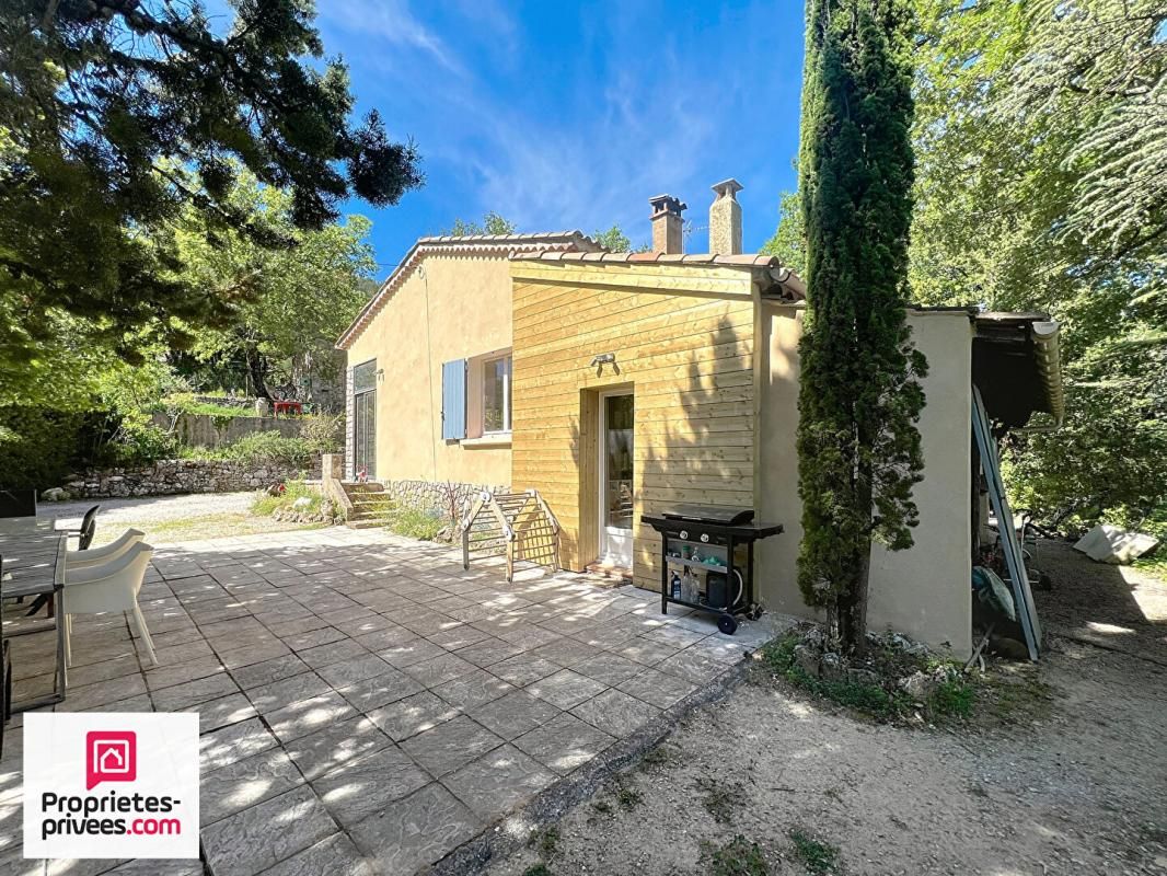 VILLA T5 traditionnelle avec piscine et cabanon sur 3395 m²