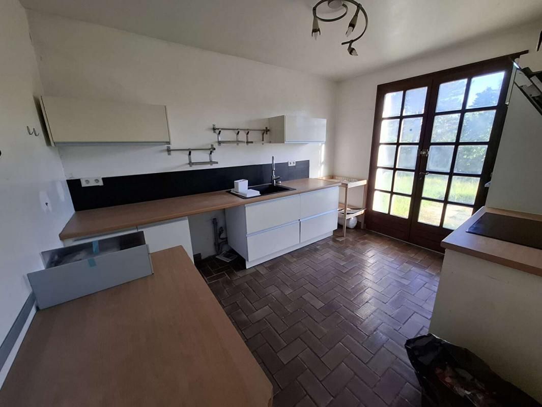 VERNEUIL-SUR-AVRE Pavillon proche VERNEUIL SUR AVRE 6 pièce(s) 101 m2 + terrain 3