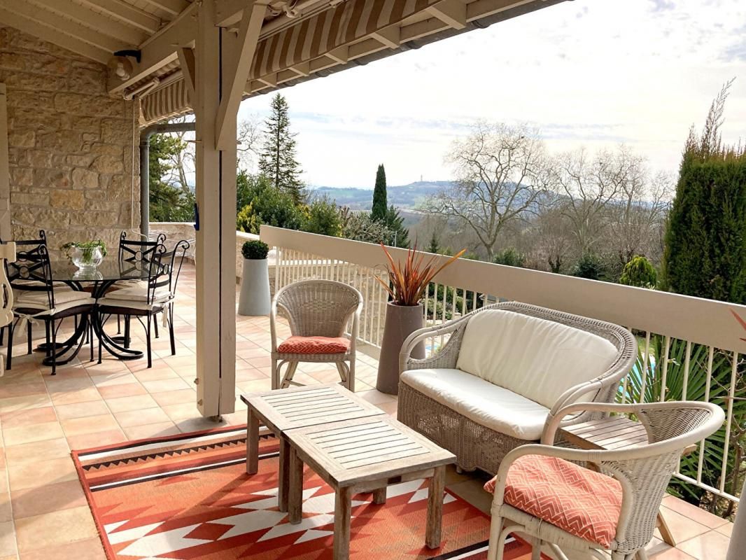 MONTPEZAT-DE-QUERCY Villa de caractère avec parc arboré, piscine et vue dominante 4