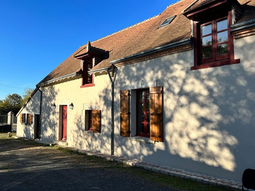 LA CHAPELLE-SAINT-LAURIAN Maison longère La Chapelle Saint Laurian 15 pièce(s) 370 m2 2