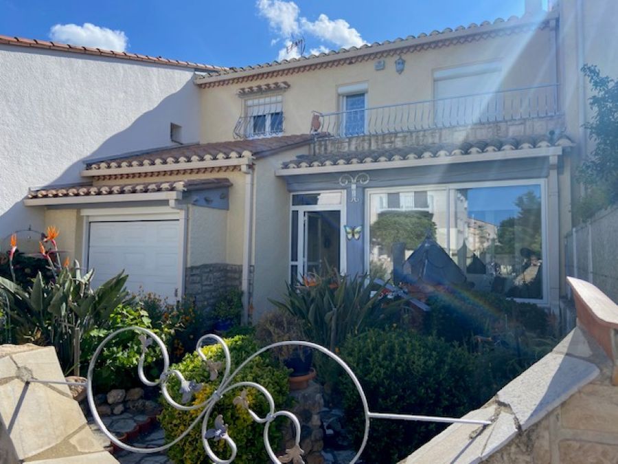 PERPIGNAN Secteur Clos Banet . Perpignan .Villa 02 faces des années 80 . 124 m² habitable . Parcelle de 227m² . Très bon état 1