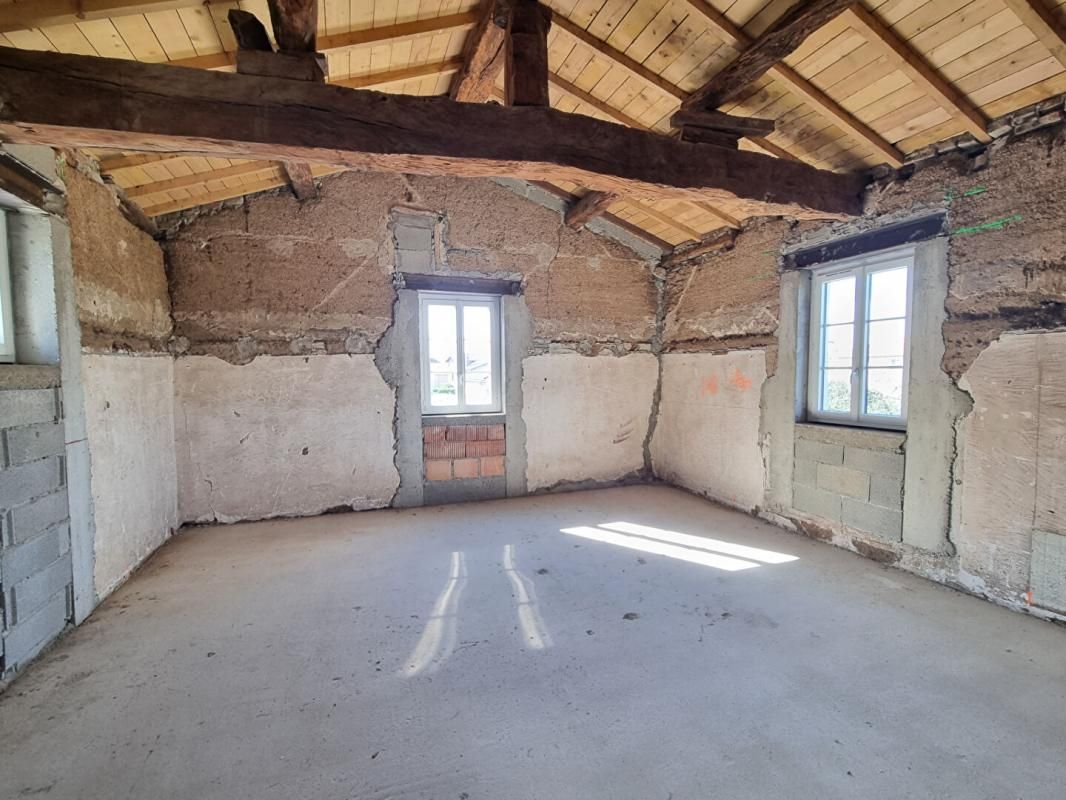 LES CHERES Appartement 4 pièces 100 m2 à aménager 1